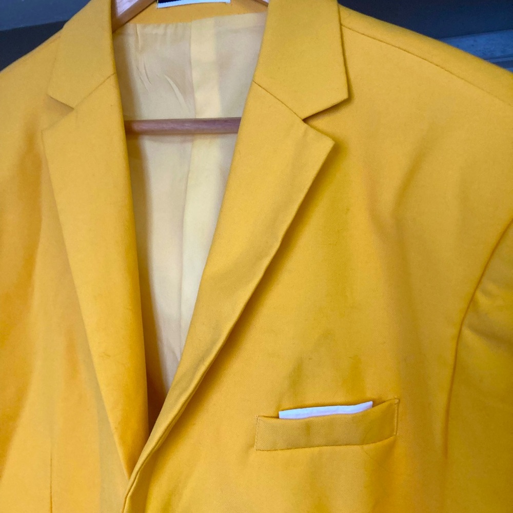 Men’s Yellow Blazer